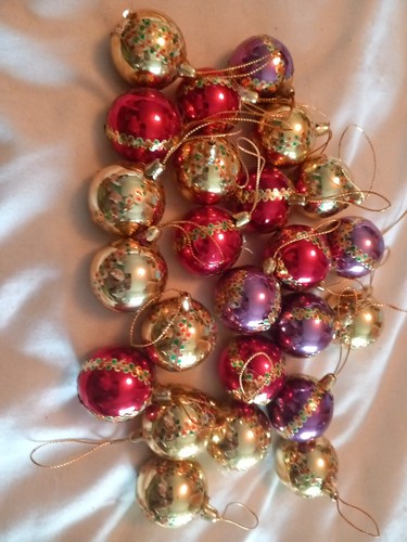 Vintage small plastic - 24,
