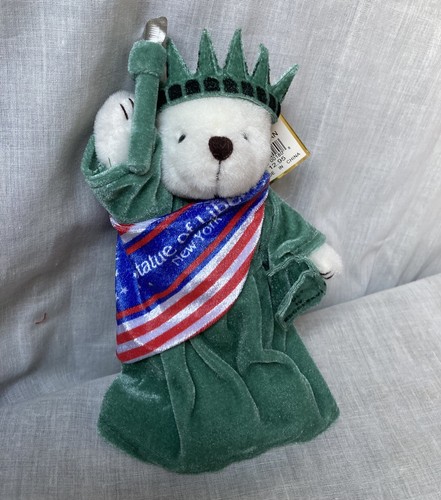 Teddy bear statue - ny, of