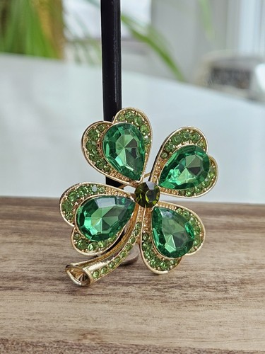 Green gem style clover - style, brooch