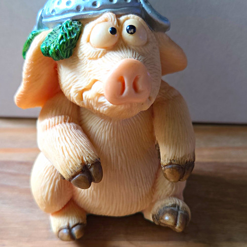 Piggin veggies resin - veggies,