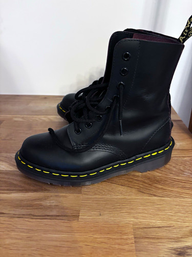 Martens made england - dr.,