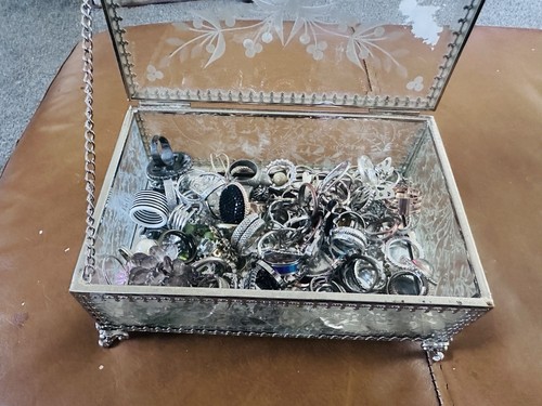 Large costume jewellery ring - large,