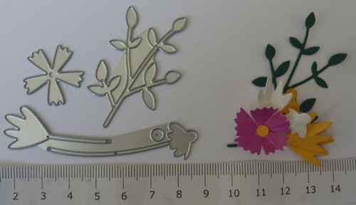 Small flowers and foliage - small, die