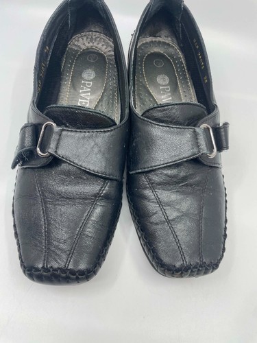 These are pavers black leather - are,