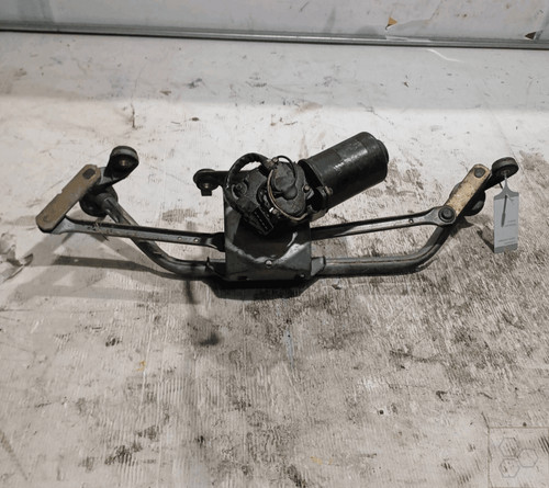 Front windscreen wiper - front,