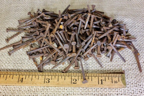 Old square nails 200 real - old,