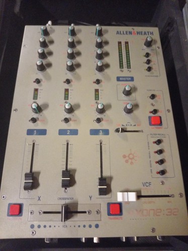 Allen heath xone 32 - allen, mixer