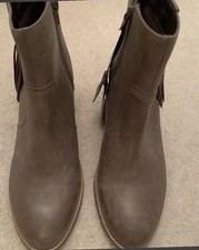 BNWT Lovely Ladies taupe /