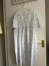 Marlon Women's Lightweight  Spot Textured Cotton Nightie White Floral Size 20/22