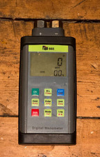 TPI 665 Manometer