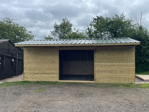 Field shelter with an - x,