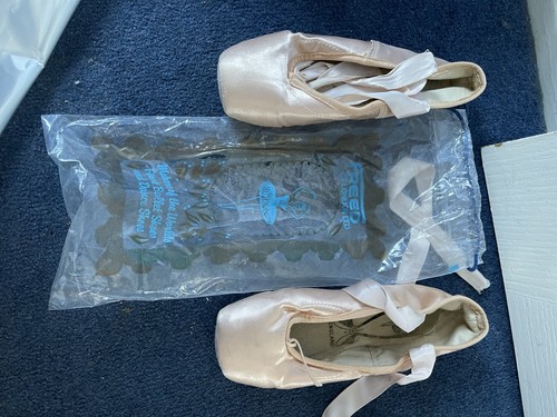 Ballet pointe shoes - pointe, uk