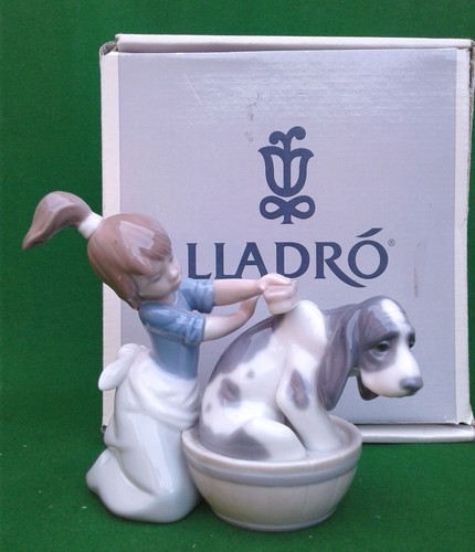 Lladro bashful bather 05455 - bashful,