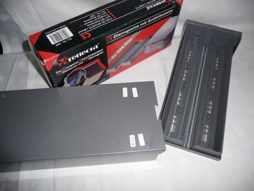 Slide projector cassette tray