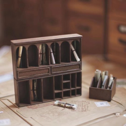 Scale dolls house - dolls,