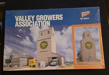 Walthers Cornerstone 933-3096 HO Scale Valley Growers Association Grain Elevator