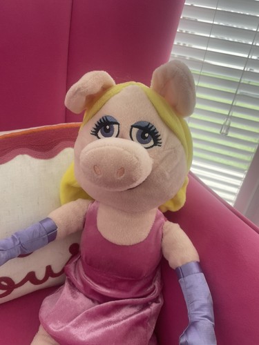The muppets miss piggy - the,