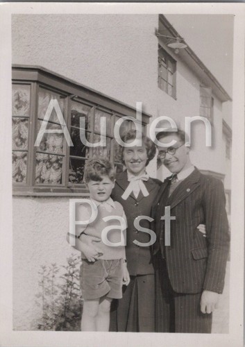 Beaumaris family outside - beaumaris,