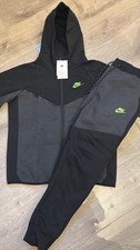 Nike Men’s Tech Fleece
