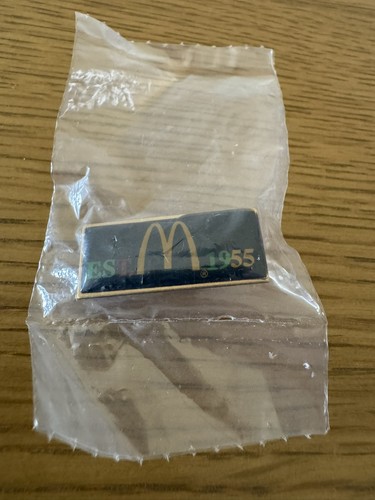 Mcdonald badge est - badge, ‘est