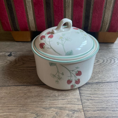 Wedgwood raspberry cane round - wedgwood,