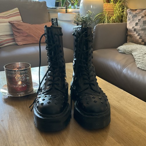 Martens black studded - black,