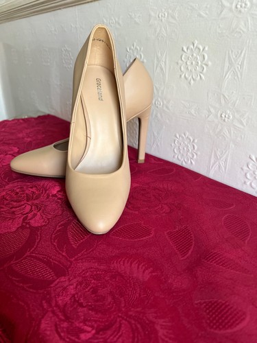 New size ladies beige shoes - beige,