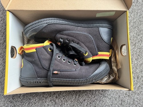 Black vegemite dunlop volley - black,