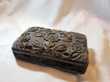 AN ANTIQUE NICELY CARVED WOODEN BOX