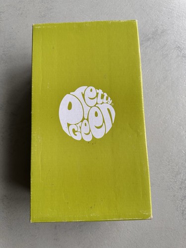 Pretty green black suede pumps - green,