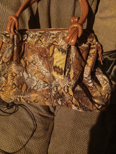 Snake skin effect shoulder - effect,