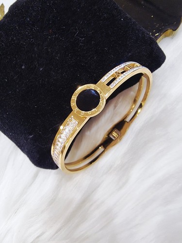 Elegant roman charm bracelet - elegant,