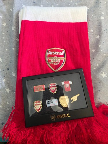 Arsenal scarf and pin badge - arsenal,