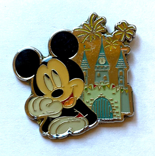 Disney pin badge - pin, monogram