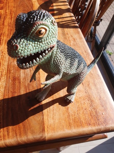 Large dinosaur tyrannosaurus - dinosaur,