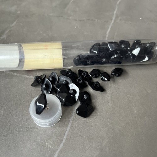 Black plastic diamond shank - black,