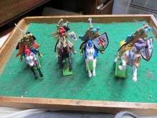 BRITAINS DEETAIL 1990's MOUNTED MEDIEVAL GOLD KNIGHTS X 4 1:32