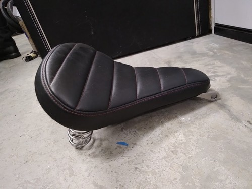 Black red accent - black, thread