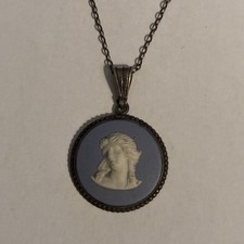 WEDGEWOOD - Jasperware Cameo Mounted In 925 Sterling Silver Pendant - With Chain