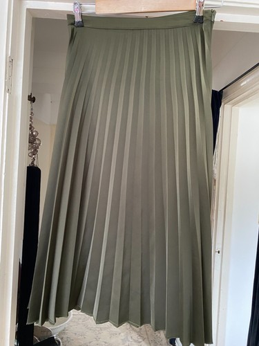 Zara stradivarius pleated - stradivarius,
