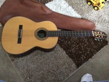 kasuga accoustic 6 string giutar case in  guitar very very good condition