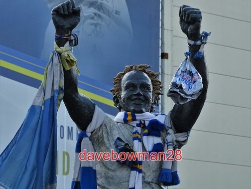 Photo billy bremner statue - photo,