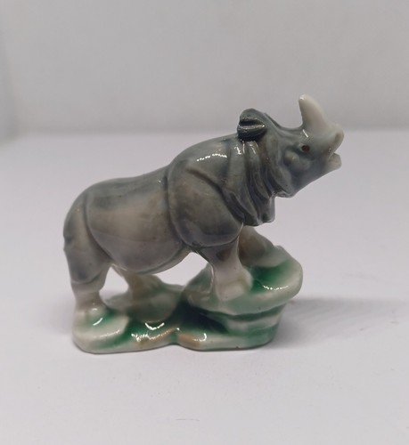 Wade figurine rhinoceros rhino - rhinoceros,