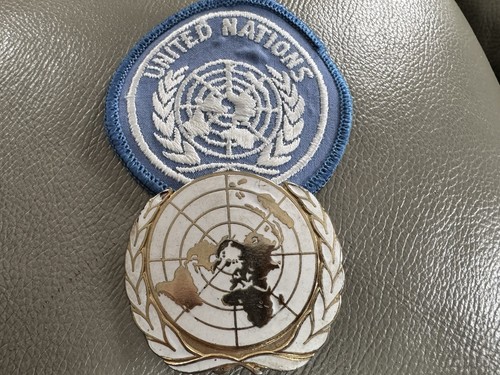 United nations beret cap badge - nations,