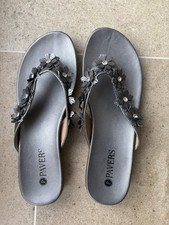 Pavers Ornate Flip Flops Size 7