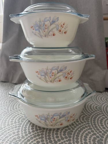 Vintage pyrex blue iris - blue,