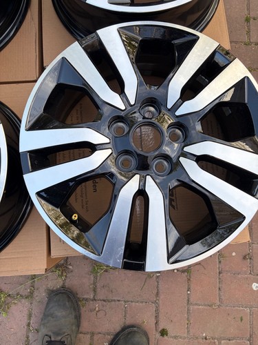Renault trafic r17 alloy wheel - renault,