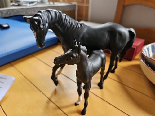 Beswick black beauty mare - black,