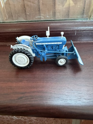 Britains ford 5000 - 1.32,