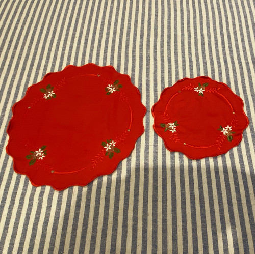 Vintage embroidered round - 2x,